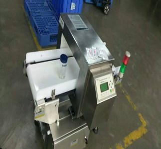 茶山三榮集團(tuán)在我司引入一臺(tái)金屬檢測(cè)機(jī)